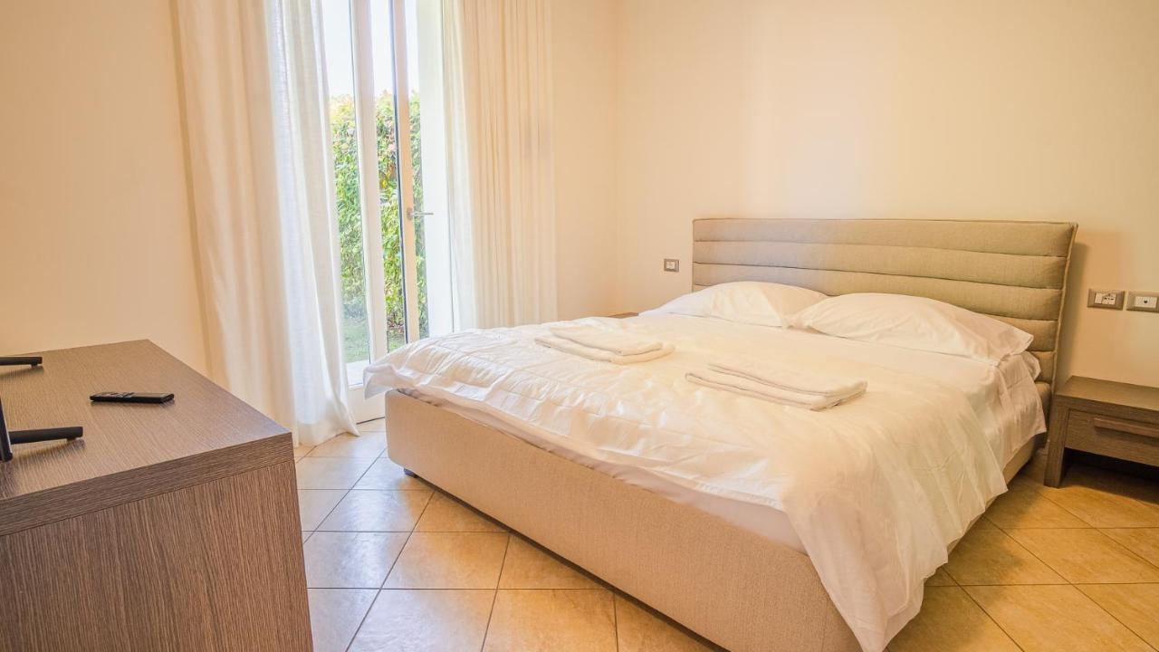 Endless Summer Sirmione - Italian Homing Екстер'єр фото