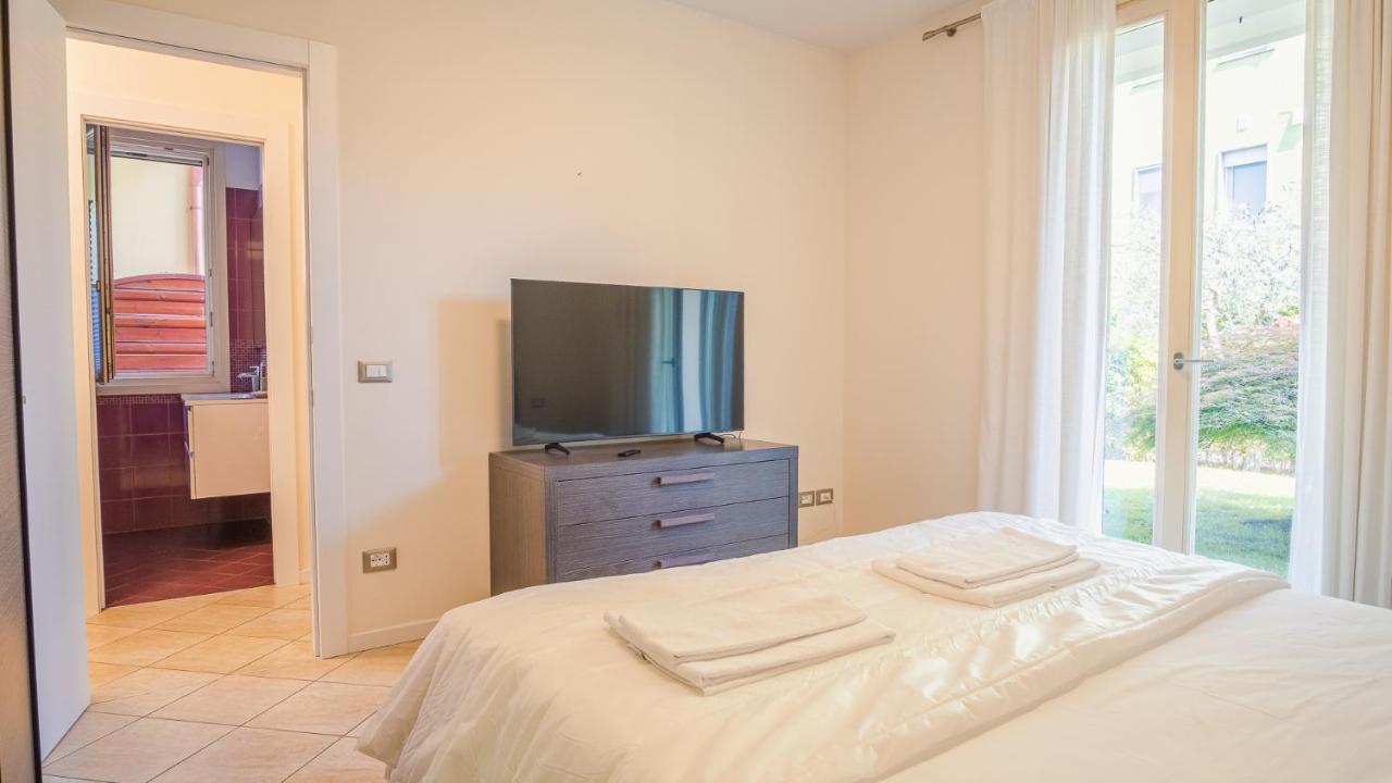 Endless Summer Sirmione - Italian Homing Екстер'єр фото